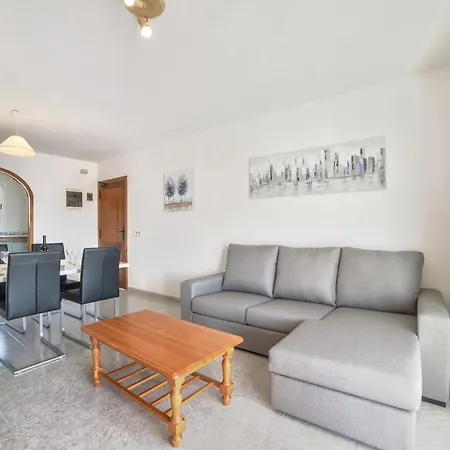 Sasha - Plusholidays