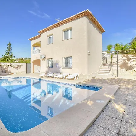 Sasha - Plusholidays