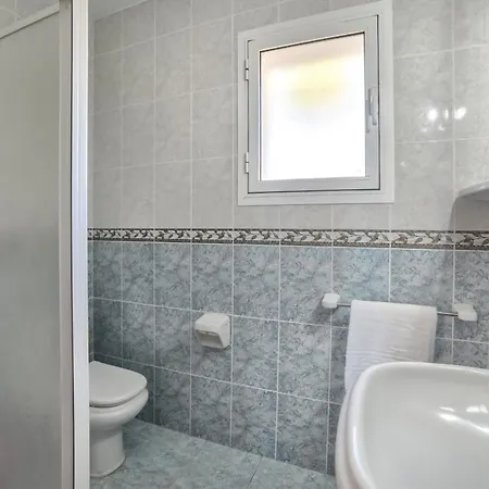 Sasha - Plusholidays