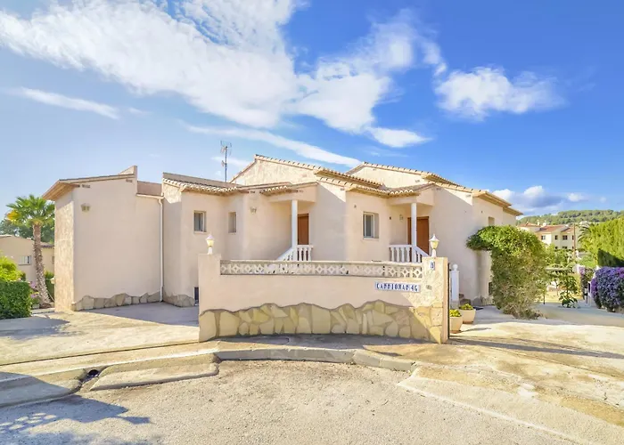 Sasha - Plusholidays *