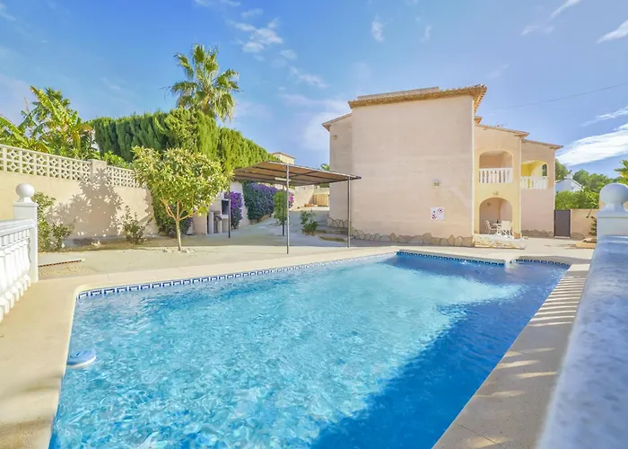 Sasha - Plusholidays *