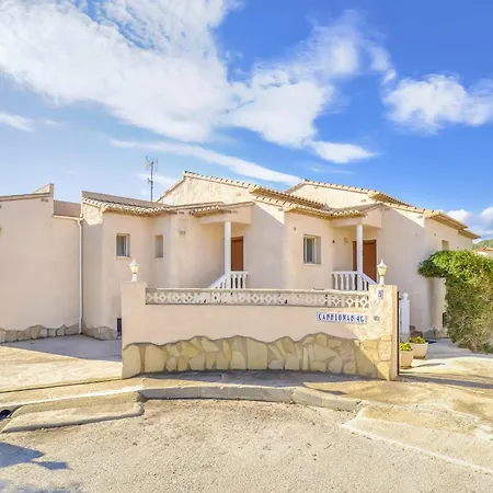 Sasha - Plusholidays *