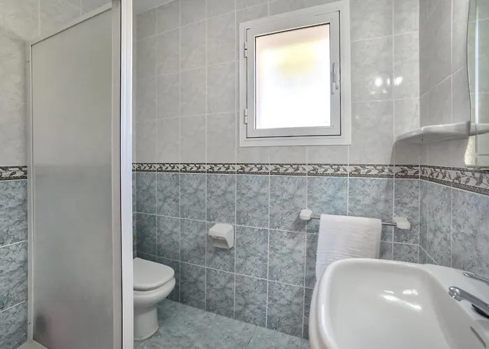 Sasha - Plusholidays