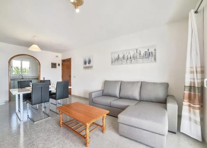 Sasha - Plusholidays