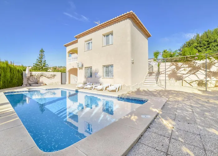 Sasha - Plusholidays